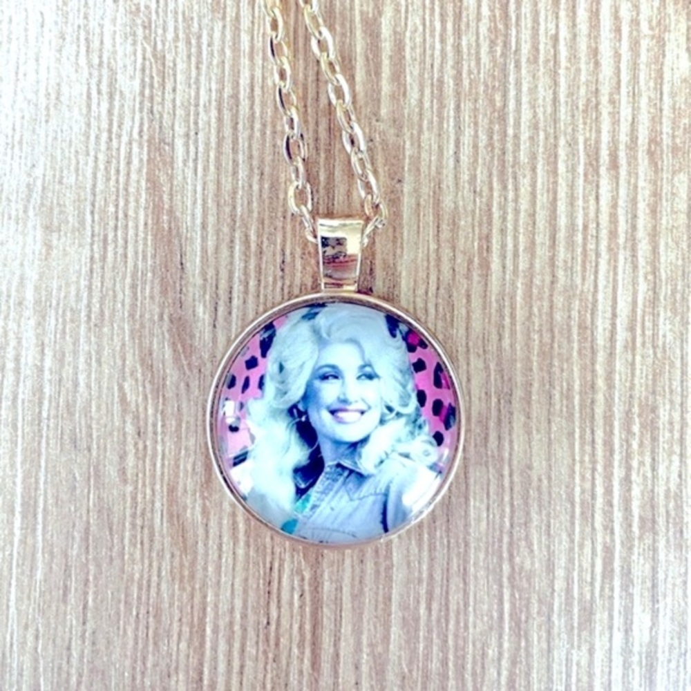 Dolly Parton KC Gold Colour Necklace, NWT